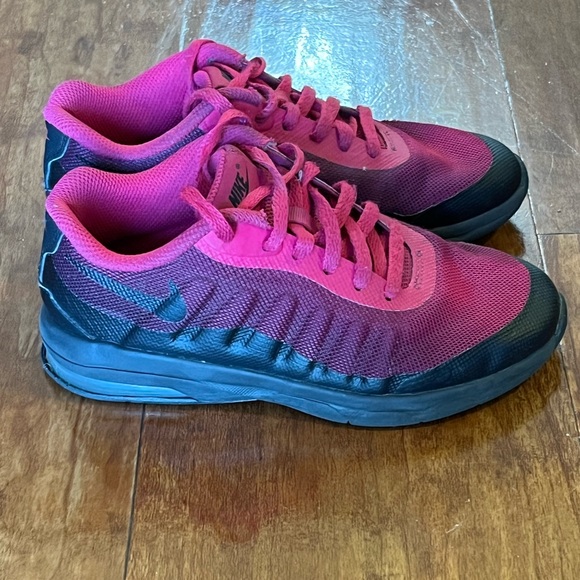 Nike - Picture 4 of 6